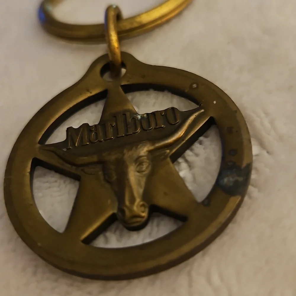 Vtg Marlboro Brass Bull Emblem Keychain